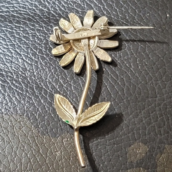 Enamel flower pin 70's white yellow green cottagecore vintage fun - Picture 8 of 8